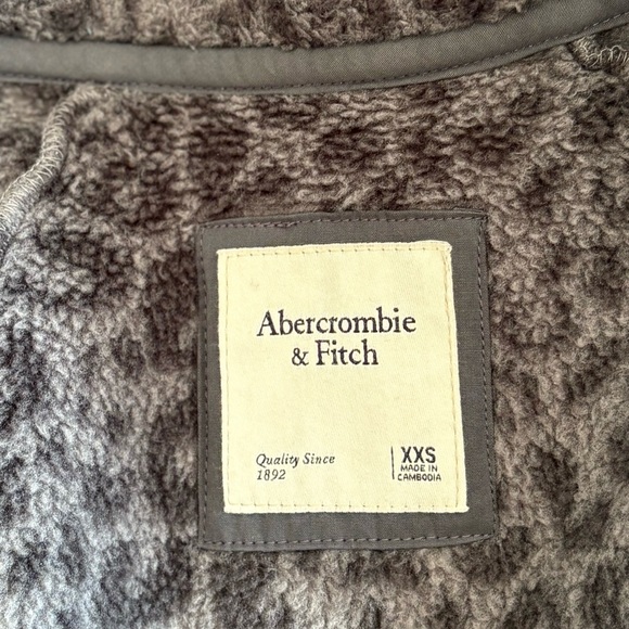 Abercrombie & Fitch Leopard Furry Fleece Quilted Snap Bomber Jacket Womens XXS - Picture 2 of 11